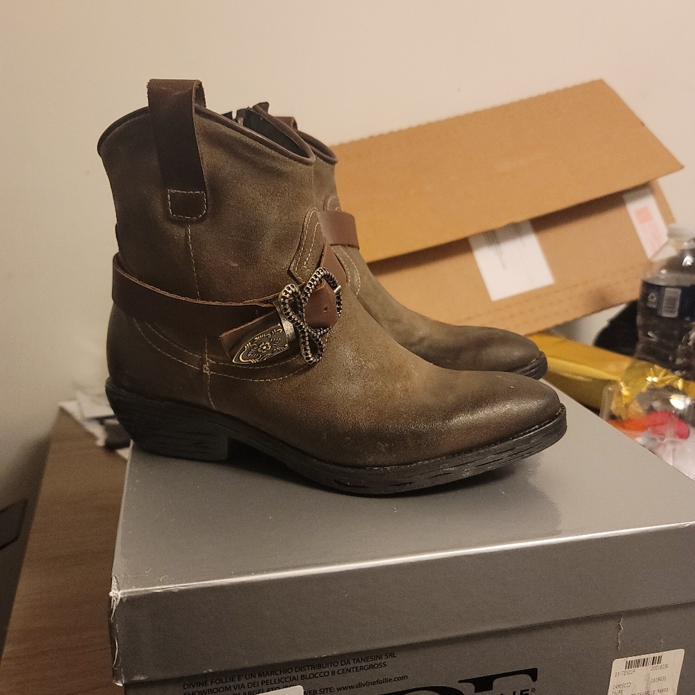 DIVINE FOLLIE WOMEN ANKLE BOOTS SIZE 7